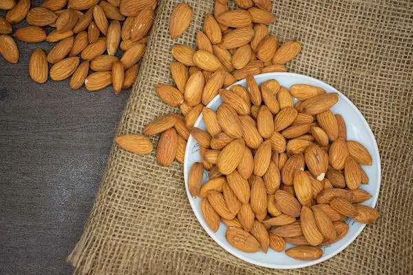 nutrition facts of almonds