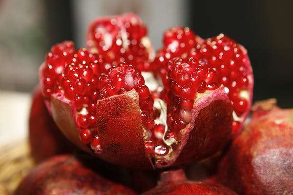 nutrition facts of pomegranate